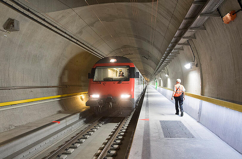 Seit Sonntag fahren offiziell Passagiere durch den Gotthard-Basistunnel.