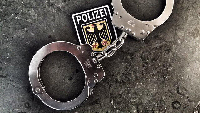 Die Bundespolizei war am Wochenende recht erfolgreich. Gleich mehrfach klickten die Handschellen.