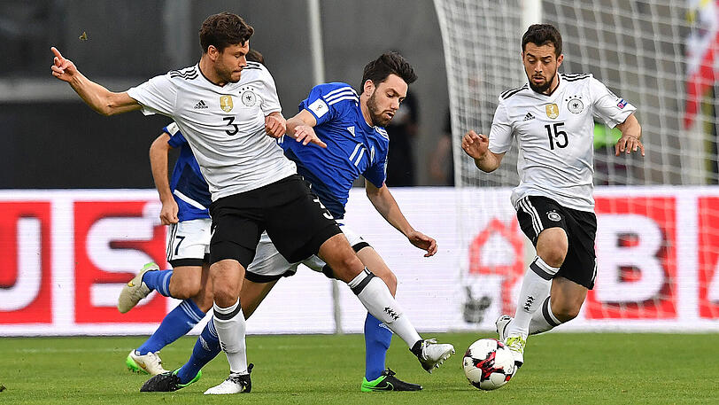 JONAS HECTOR (l.) - NOTE 3: Der Mann hat ein Abo auf die Position des Linksverteidigers. Bei Löw stets gesetzt. Hatte viel Platz und meist auch Zeit, seine Flanken anzubringen. Hatte an diesem Abend auch keinen Gegenwind von den Gästen. Durfte nach 56 Minuten Schluss machen.