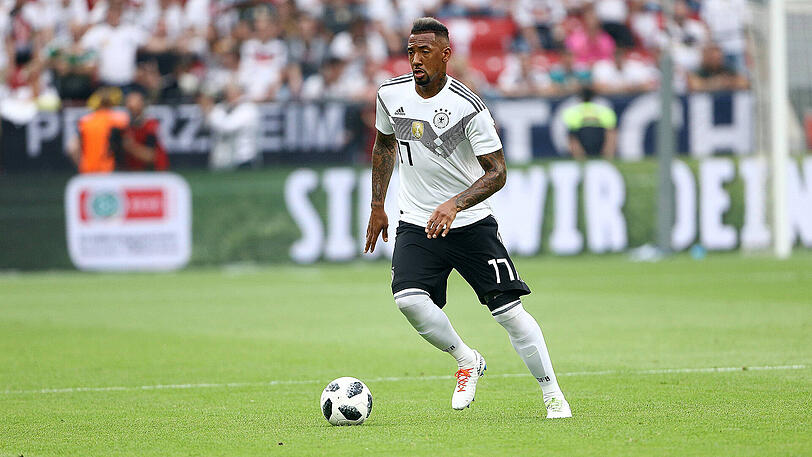JÉROME BOATENG - NOTE 3.
Erster Einsatz seit seiner Muskelverletzung aus dem Halbfinal-Hinspiel gegen Real Ende April. Der Innenverteidiger mit solidem Auftritt, ohne große Fehler und große Szenen. Schonung zur Pause.