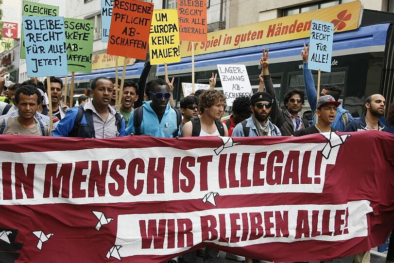Rund 350 Menschen demonstrierten am Samstag für eine Verbesserung der Situation von Flüchtlingen.