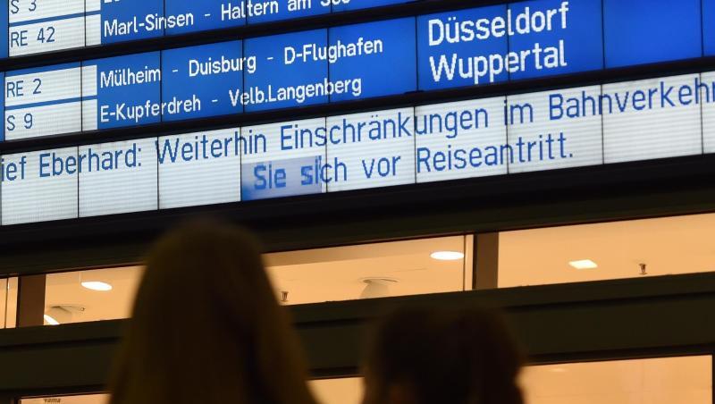 Verspätung: Die EU-Verkehrsminister prüfen, ob Bahn-Unternehmen auch in Fällen höherer Gewalt ihre Fahrgäste entschädigen müssen. Verspätung: Die EU-Verkehrsminister prüfen, ob Bahn-Unternehmen auch in Fällen höherer Gewalt ihre Fahrgäste entschädigen müssen.