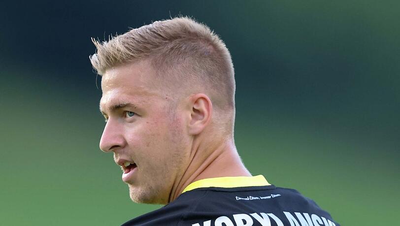 Zauberfuß und Zehner: Sechzigs Neuzugang fürs Mittelfeld Martin Kobylanski (ob.) folgt auf so Spielmacher-Ikonen bei den Löwen wie einst Peter Grosser und Thomas Häßler.