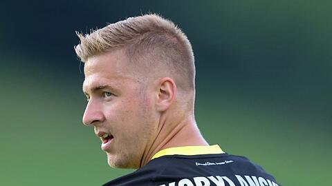 Zauberfuß und Zehner: Sechzigs Neuzugang fürs Mittelfeld Martin Kobylanski (ob.) folgt auf so Spielmacher-Ikonen bei den Löwen wie einst Peter Grosser und Thomas Häßler.