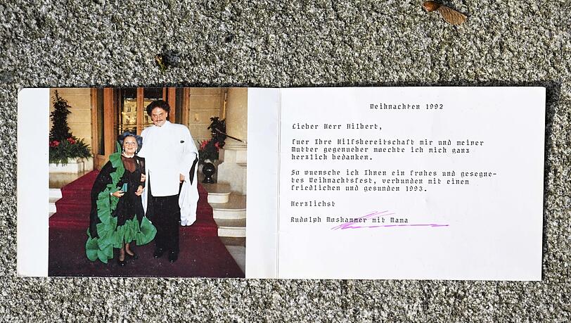 "Herzlichst Rudolph Moshammer mit Mama": Mit dieser Weihnachtskarte bedankt sich Mosi Ende 1992 bei seinem damaligen Chauffeur. Der hält die Karte in Ehren. "Herzlichst Rudolph Moshammer mit Mama": Mit dieser Weihnachtskarte bedankt sich Mosi Ende 1992 bei seinem damaligen Chauffeur. Der hält die Karte in Ehren.