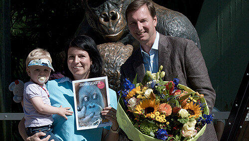 Kerstin Schick mit Tochter Carla und Zoodirektor Andreas Knieriem Kerstin Schick mit Tochter Carla und Zoodirektor Andreas Knieriem