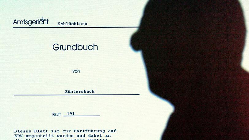 Im Grundbuch ist offiziell vermerkt, wer der tatsächliche Eigentümer eines Grundstücks ist. Im Grundbuch ist offiziell vermerkt, wer der tatsächliche Eigentümer eines Grundstücks ist.