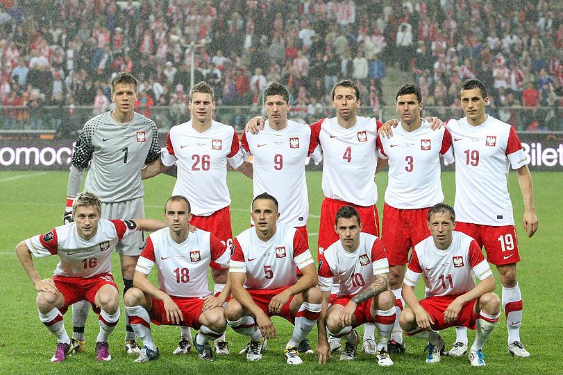 In ihrem Heimatland Polen sind Robert Lewandowski (Nummer 9) und Gregor Wojtkowiak (Nummer 3) Stars. Für die Weltmeisterschaft haben sie die Qualifikation allerdings verpasst.