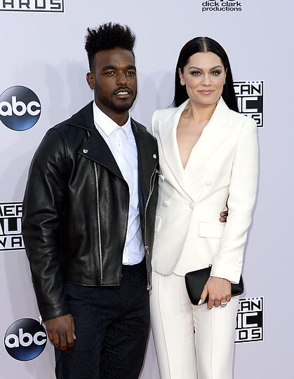Jessie J (r) und Luke James