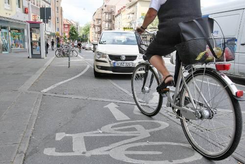 Immer wieder geraten Radler und Autofahrer in Konflikt.