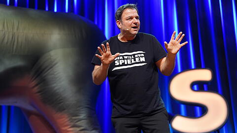 In der AZ spricht Martin Rütter über seine Abschiedstournee, Katzen und freche Promi-Hunde.