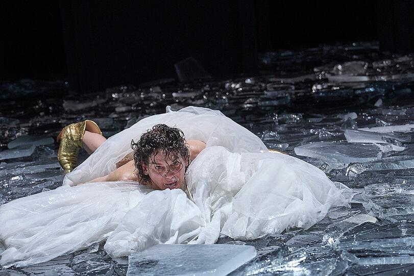 Bibiana Beglau in "Phädras Nacht" im Residenztheater.