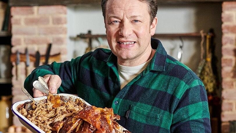 TV-Starkoch Jamie Oliver präsentiert in seiner neuen Show Gerichte, die in nur einem Topf oder einer Pfanne zubereitet werden können.