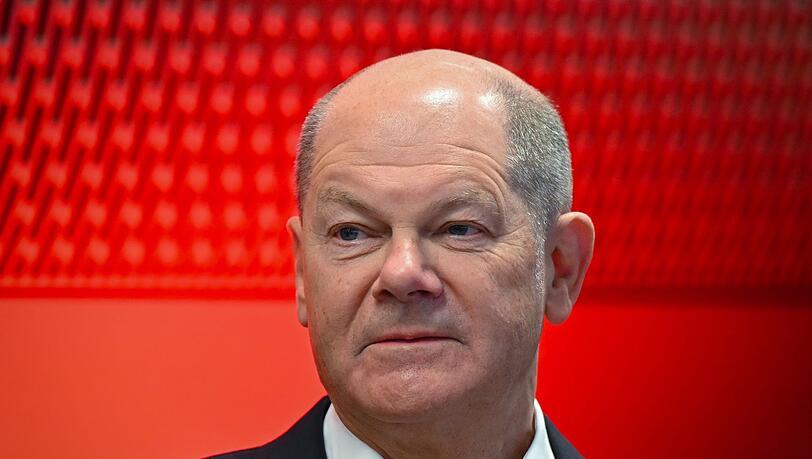 Bundeskanzler Olaf Scholz (SPD) wird an der geplanten Trauerfeier für Franz Beckenbauer teilnehmen.