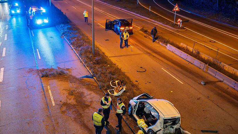 Bei einem Unfall in München sind mehrere Personen verletzt worden.