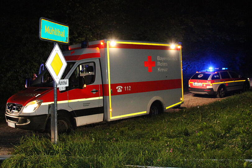Wohnhaus und Pkw in Mühltal in Vollbrand. Bilder vom Großeinsatz der Feuerwehr.