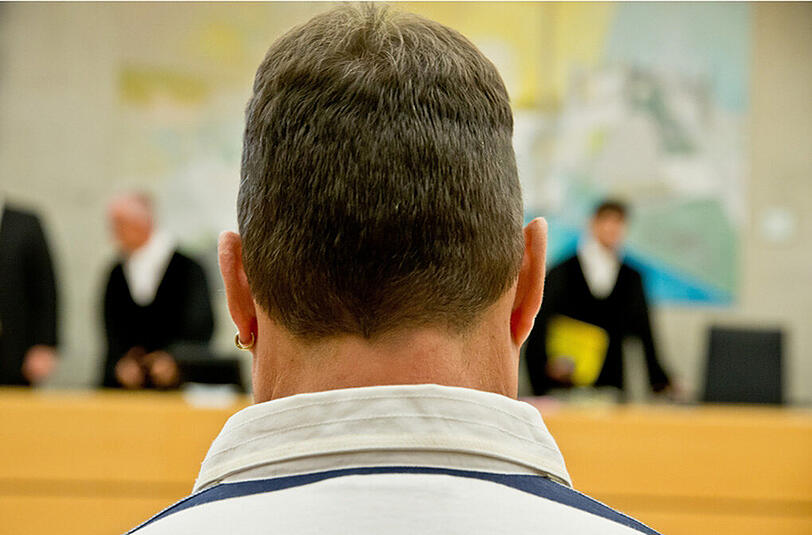 Der 58-jährige Fernfahrer vor dem Würzburger Landgericht. Ihm droht eine langjährige Haftstrafe.