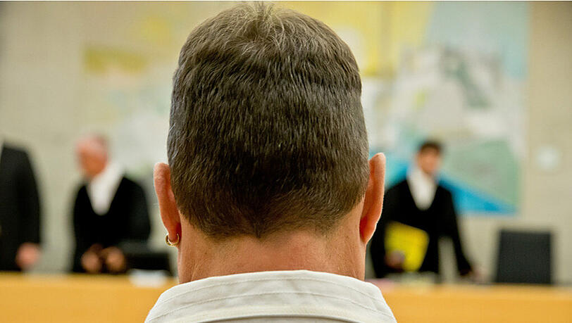 Der 58-jährige Fernfahrer vor dem Würzburger Landgericht. Ihm droht eine langjährige Haftstrafe. Der 58-jährige Fernfahrer vor dem Würzburger Landgericht. Ihm droht eine langjährige Haftstrafe.