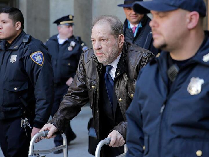 Harvey Weinstein droht lebenslange Haft.