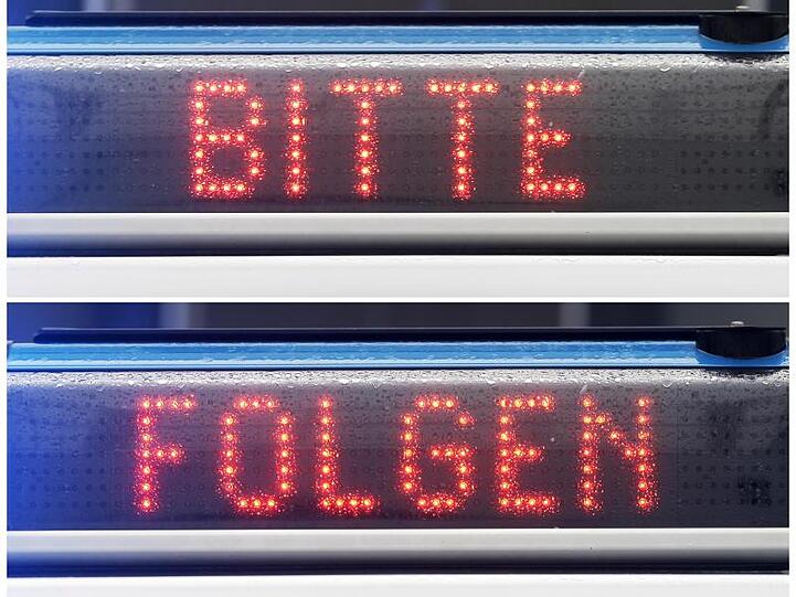 Auf dem Dach eines Streifenwagens der Polizei leuchtet am Mittwoch "Bitte" und "Folgen" (Bildkombo). Foto: Fredrik Von Erichsen/dpa/Archivbild