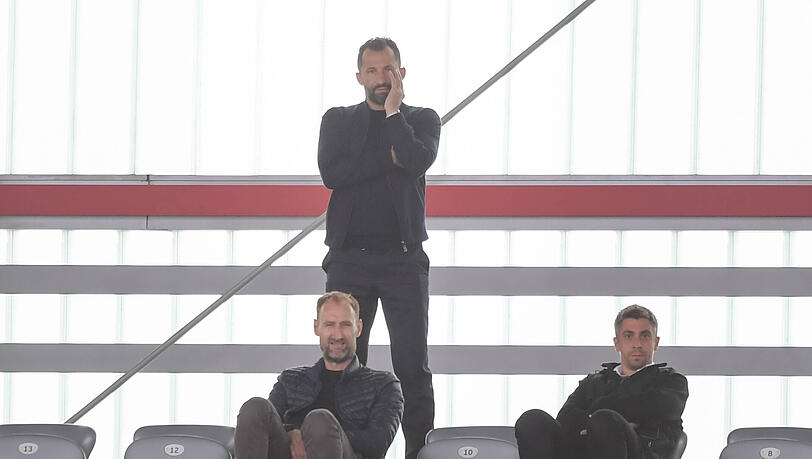 Dürfte nicht zufrieden sein mit den Auftritten der U19 in der Youth League: Bayerns Sportvorstand Hasan Salihamidzic.