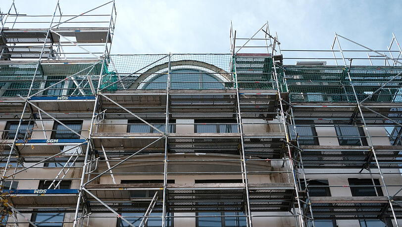 Schon lange steht an der Elvirastraße in Neuhausen dieses halbfertige Wohnhaus.