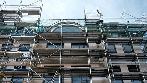 Schon lange steht an der Elvirastraße in Neuhausen dieses halbfertige Wohnhaus.