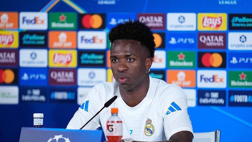 Real-Star Vinicius auf der Pressekonferenz vor dem Spiel gegen den FC Bayern.