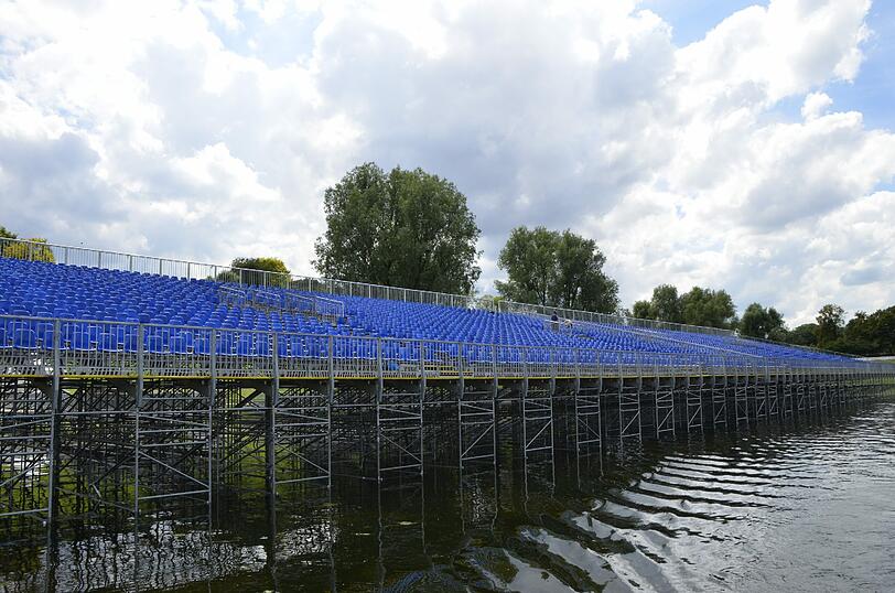 Nicht nur der Track, auch die Extra-Tribüne für die Zuschauer wurde auf dem Olympiasee errichtet.