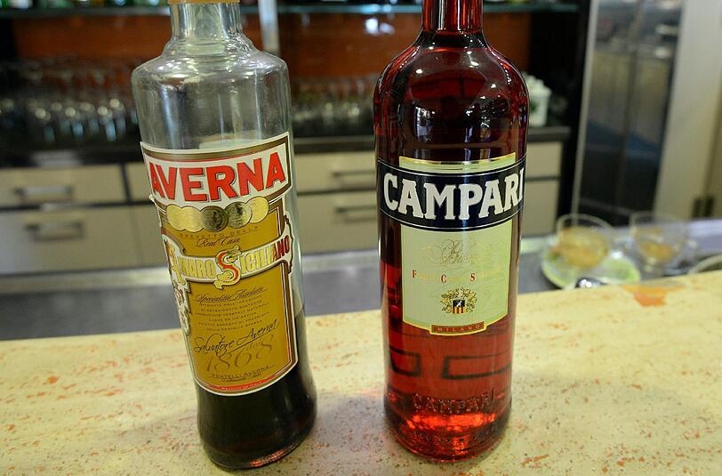 Campari Deutschland ruft Averna zurück, weil bei einigen Flaschen Plastikteile in das Getränk gelangen könnte.