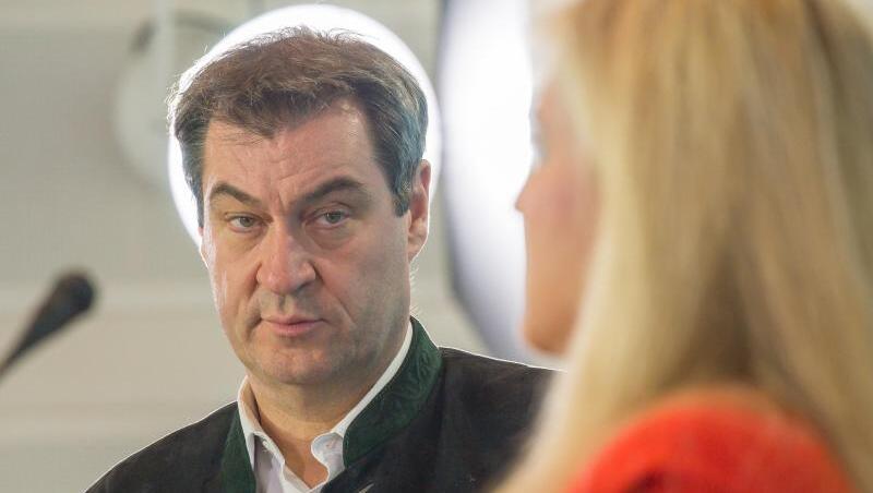 Markus Söder (CSU), Ministerpräsident von Bayern, und Melanie Huml (CSU), Gesundheitsministerin. Foto: Peter Kneffel/dpa/Archivbild Markus Söder (CSU), Ministerpräsident von Bayern, und Melanie Huml (CSU), Gesundheitsministerin. Foto: Peter Kneffel/dpa/Archivbild