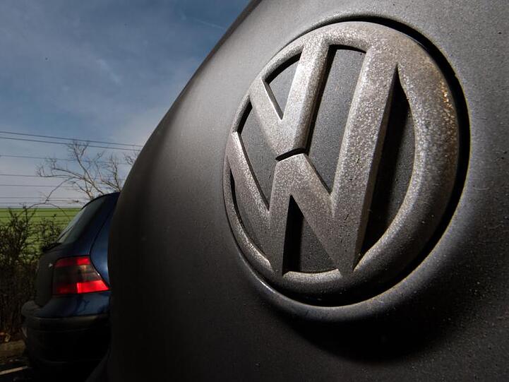 VW und Österreich haben sich im Streit über die Wertminderung an etwa 2100 Polizeifahrzeugen geeinigt.