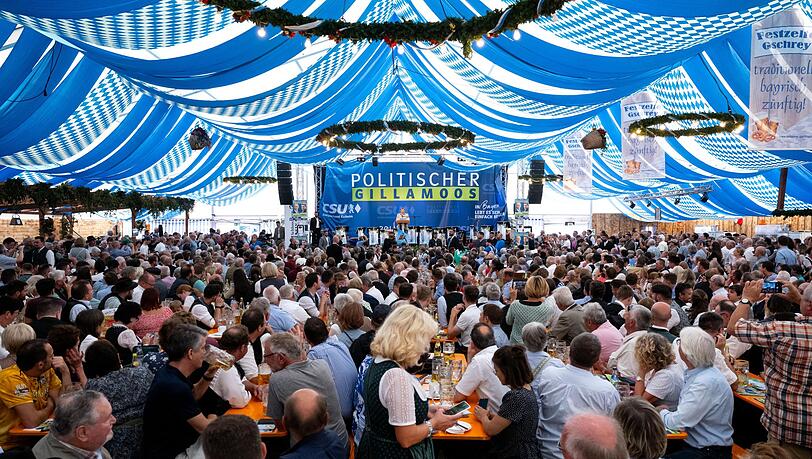 Die Parteien machen sich bereit für einen geohnt deftigen Schlagabtausch beim politischen Frühschoppen auf dem Gillamoos-Volksfest. (Archivbild) Die Parteien machen sich bereit für einen geohnt deftigen Schlagabtausch beim politischen Frühschoppen auf dem Gillamoos-Volksfest. (Archivbild)