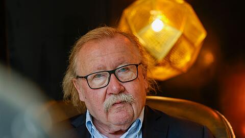 Der Philosoph Peter Sloterdijk spricht sich für ein Handyverbot für Kinder und Jugendliche aus.