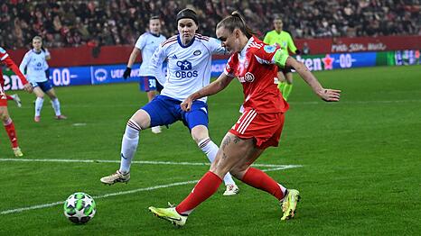 Georgia Stanway vom FC Bayern M&uuml;nchen beim Torschuss.
