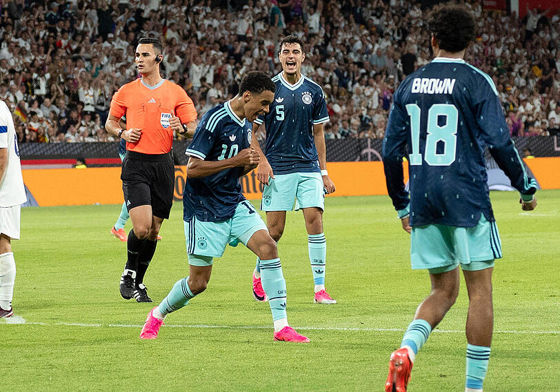 Hoffnungsträger in der Offensive: Jamal Musiala (l.). Hoffnungsträger in der Offensive: Jamal Musiala (l.).