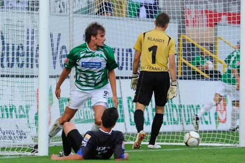 Abdrehen zum Jubel: Christopher Nöthe nach seinem ersten Treffer  beim 4:0-Kantersieg gegen Frankfurt.