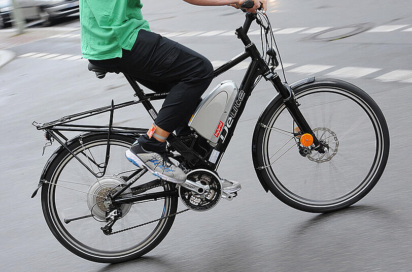 Die Fahrradbranche freut sich: Immer mehr Menschen legen sich E-Bikes zu.