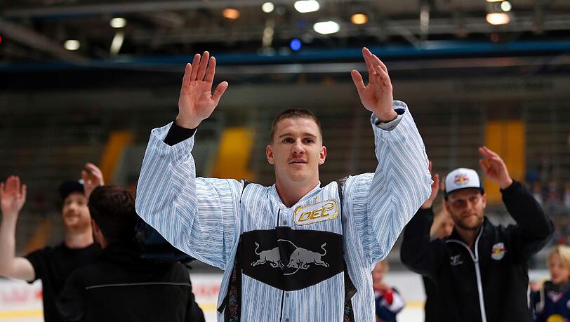EhC-Stürmer Jerome Flaake, mit drei Toren der Matchwinner gegen Ausburg. EhC-Stürmer Jerome Flaake, mit drei Toren der Matchwinner gegen Ausburg.