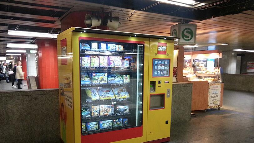 Ob der neue Automat am Hauptbahnhof als 24h-Geschenk-Station genutzt wird? Ob der neue Automat am Hauptbahnhof als 24h-Geschenk-Station genutzt wird?
