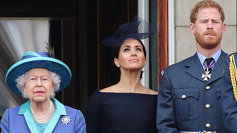 Die Queen mit Meghan und Harry auf dem Balkon des Buckingham Palasts