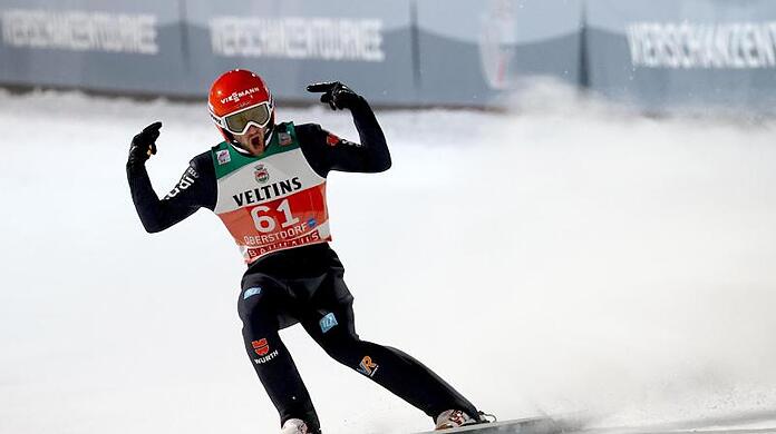 Markus Eisenbichler aus Deutschland reagiert nach dem Sprung.
