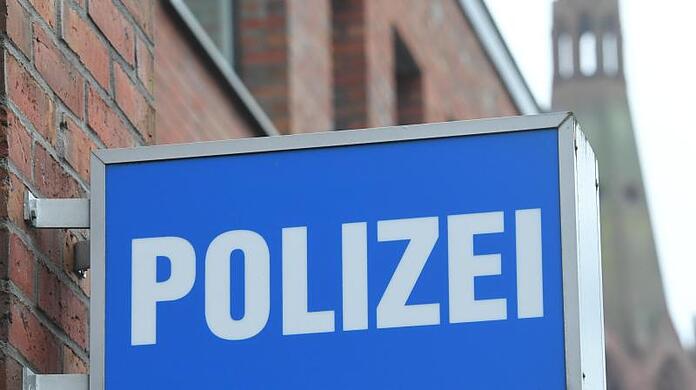 Die offenbar angetrunkene Frau erschien dann noch auf der Wache, um Gegenanzeige zu stellen. (Symbolbild)