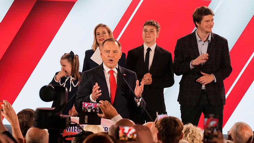 Der rechtskonservative Bewerber Nawrocki hat mit knapp 51 Prozent gesiegt.
