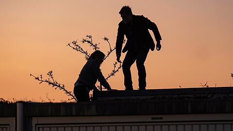 "M&uuml;nchen Mord: Eine echte T&auml;uschung": Harald Neuhauser (Marcus Mittermeier) und Angelika Flierl (Berndadette Heerwagen) beschatten einen Verd&auml;chtigen.