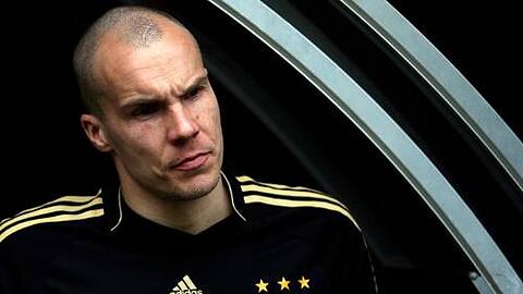 Beging am 10. November 2009 Selbstmord: Nationaltorwart Robert Enke (32 &dagger;).