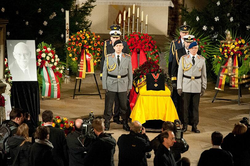 Trauerfeier in Uelzen für Peter Struck - die Bilder aus der St. Marien-Kirche