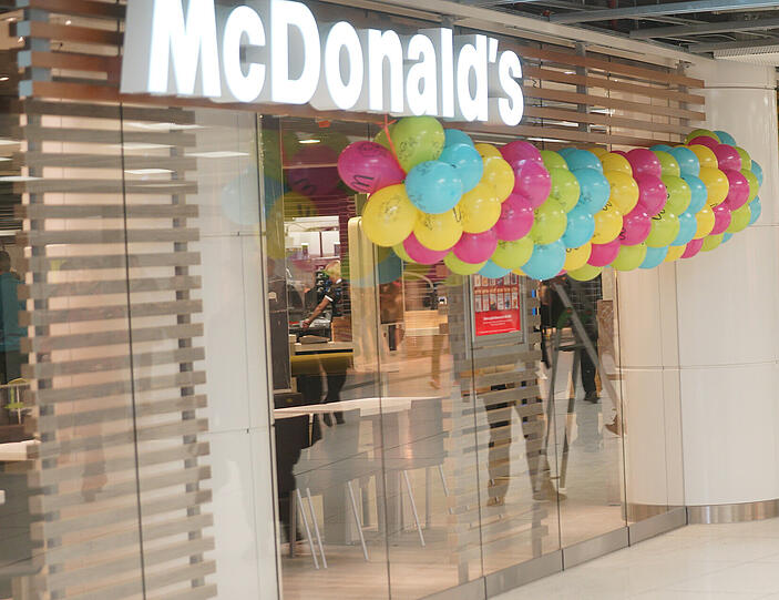 In der McDonald's-Filiale im Zwischengeschoss am Hauptbahnhof flogen am Wochenende die Fäuste. (Archivbild)