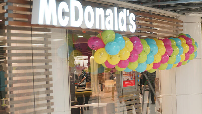 In der McDonald's-Filiale im Zwischengeschoss am Hauptbahnhof flogen am Wochenende die Fäuste. (Archivbild) In der McDonald's-Filiale im Zwischengeschoss am Hauptbahnhof flogen am Wochenende die Fäuste. (Archivbild)