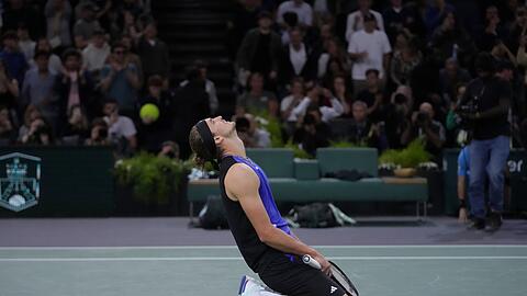 Alexander Zverev im Moment des Triumphs beim Turnier in Paris.